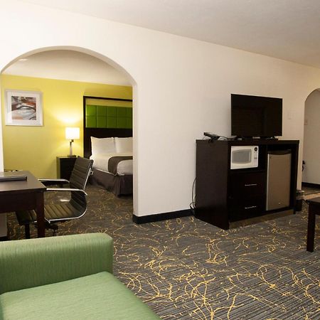 Americinn And Suites By Wyndham Delafield-Waukesha-Milwaukee Eksteriør billede