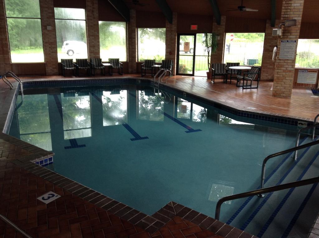 Americinn And Suites By Wyndham Delafield-Waukesha-Milwaukee Eksteriør billede