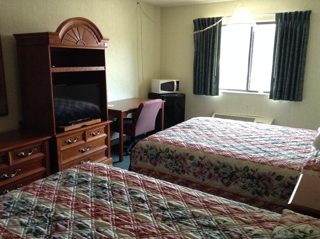 Americinn And Suites By Wyndham Delafield-Waukesha-Milwaukee Eksteriør billede