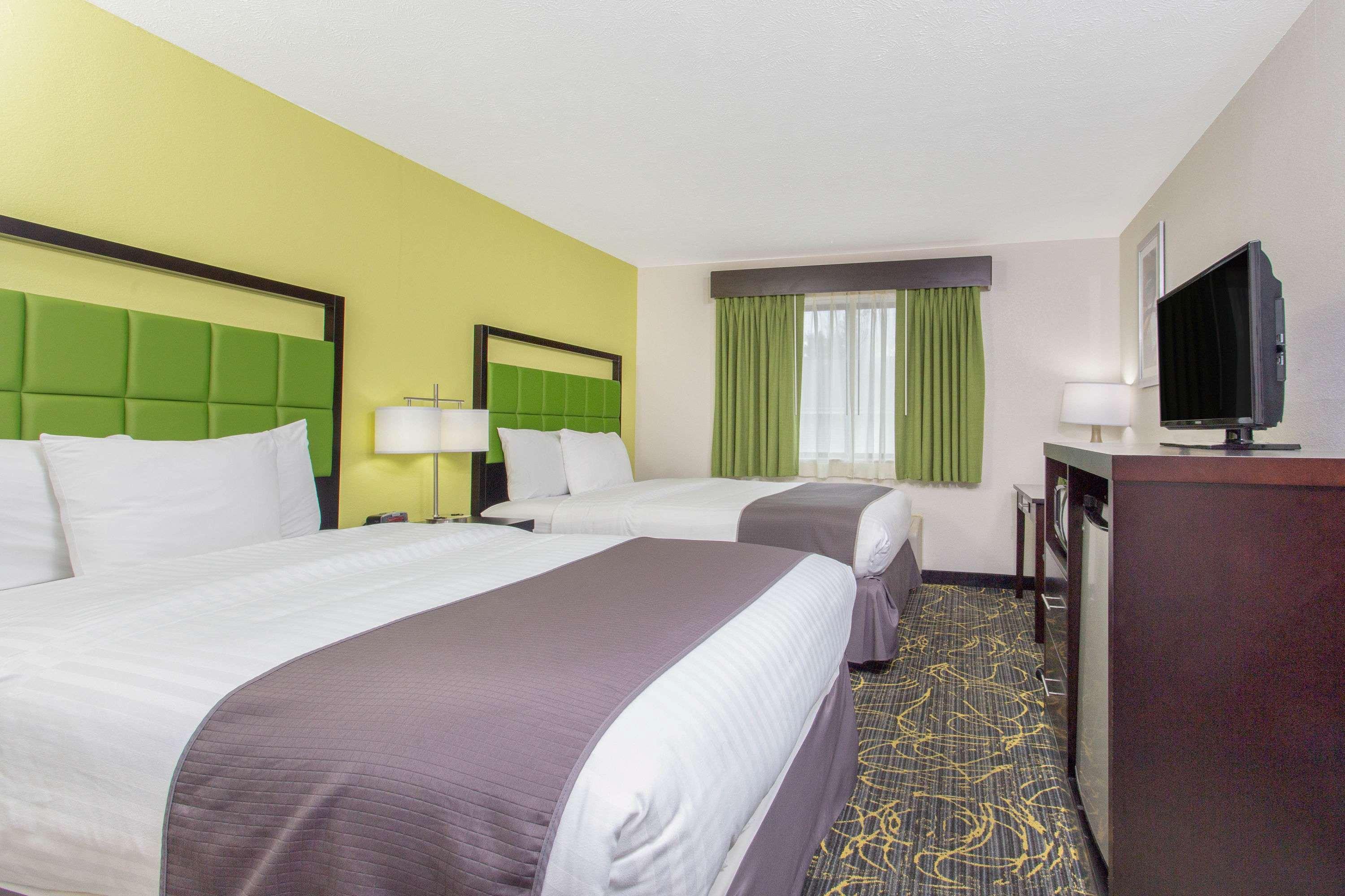 Americinn And Suites By Wyndham Delafield-Waukesha-Milwaukee Eksteriør billede