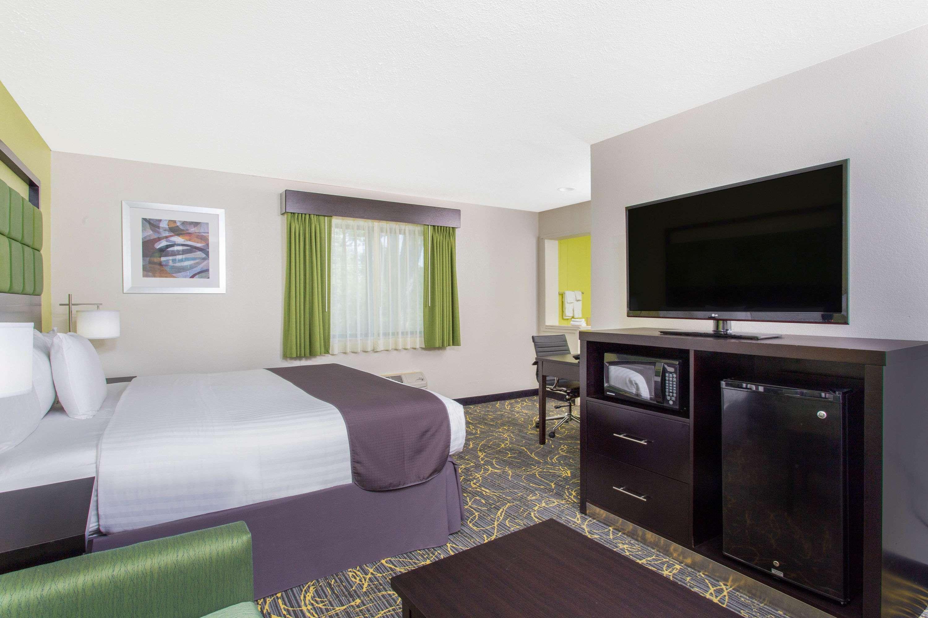 Americinn And Suites By Wyndham Delafield-Waukesha-Milwaukee Eksteriør billede