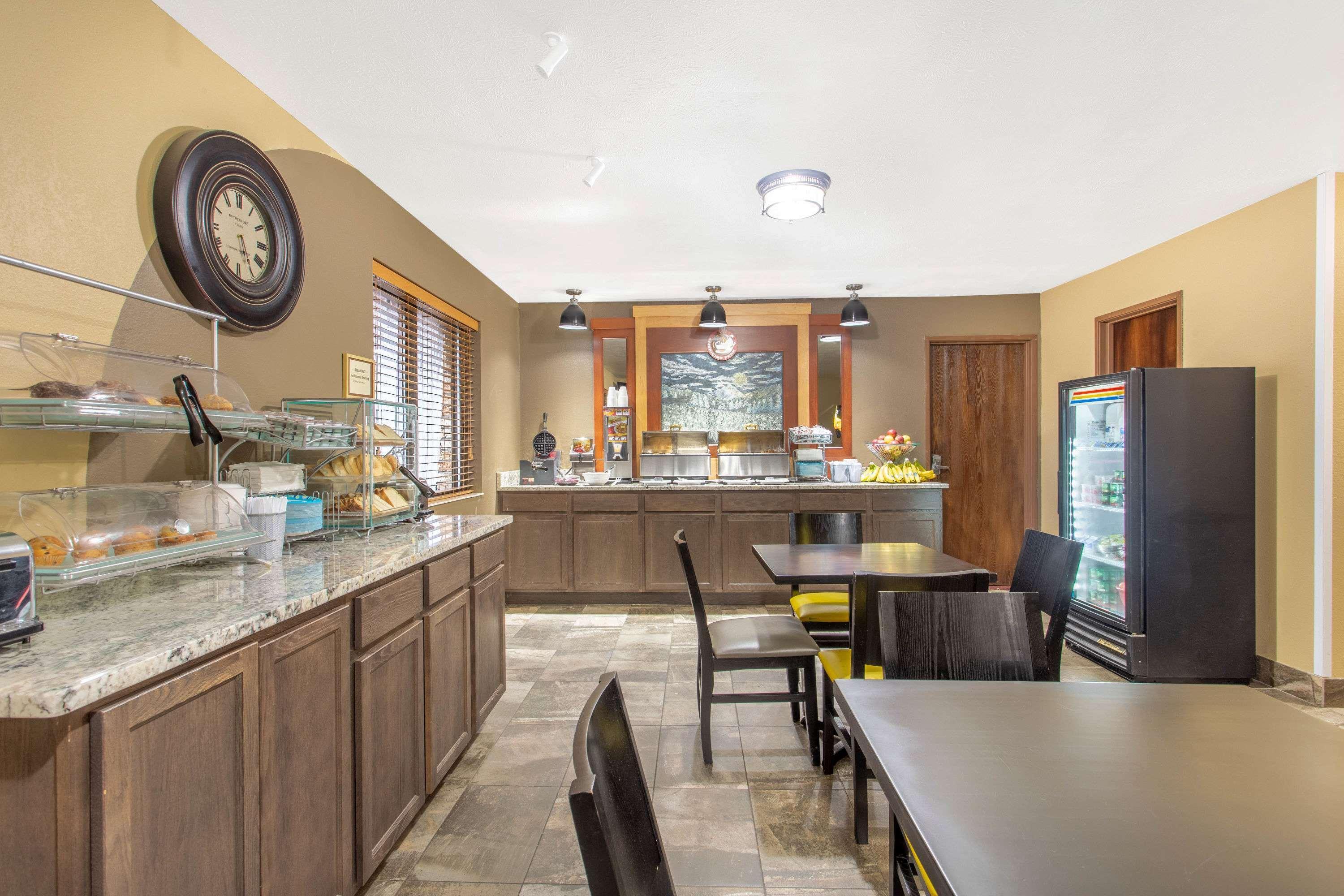 Americinn And Suites By Wyndham Delafield-Waukesha-Milwaukee Eksteriør billede
