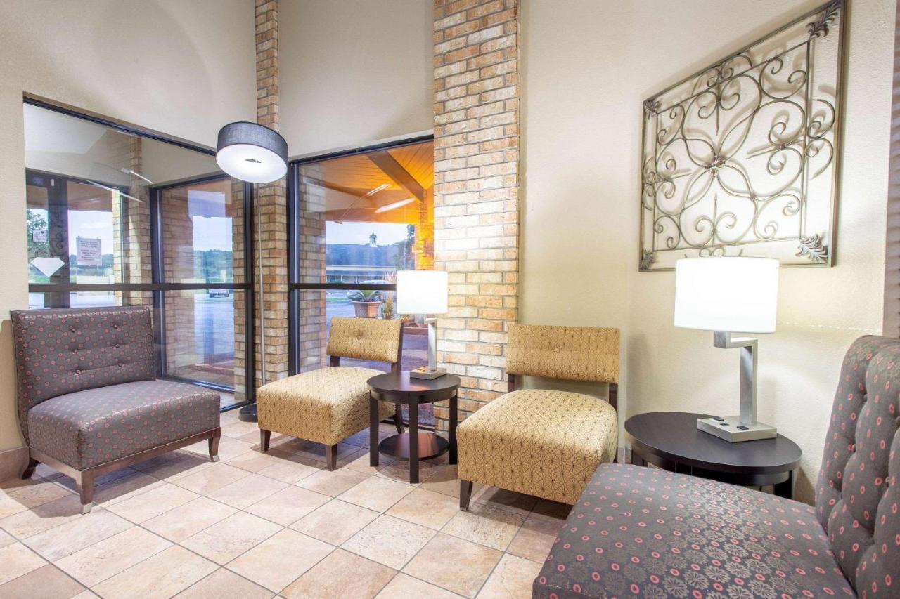 Americinn And Suites By Wyndham Delafield-Waukesha-Milwaukee Eksteriør billede