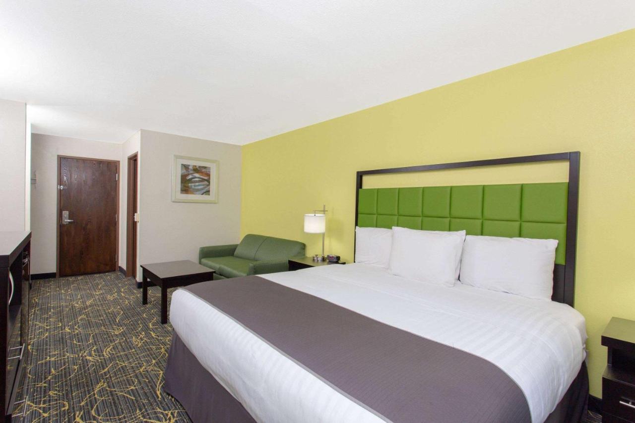 Americinn And Suites By Wyndham Delafield-Waukesha-Milwaukee Eksteriør billede