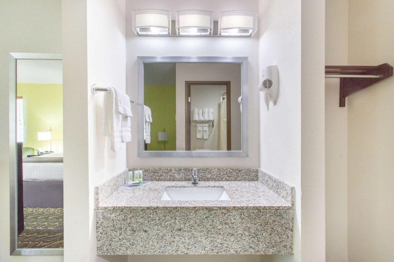 Americinn And Suites By Wyndham Delafield-Waukesha-Milwaukee Eksteriør billede