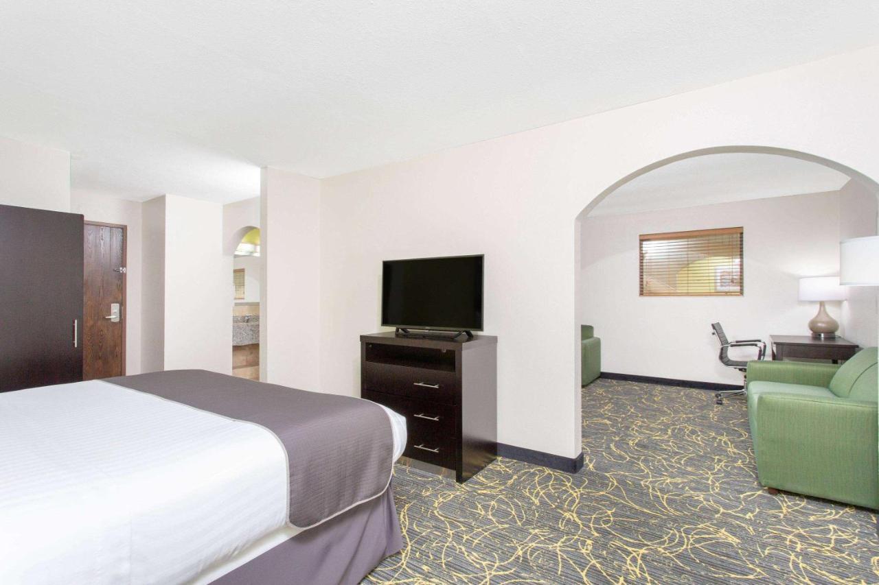 Americinn And Suites By Wyndham Delafield-Waukesha-Milwaukee Eksteriør billede