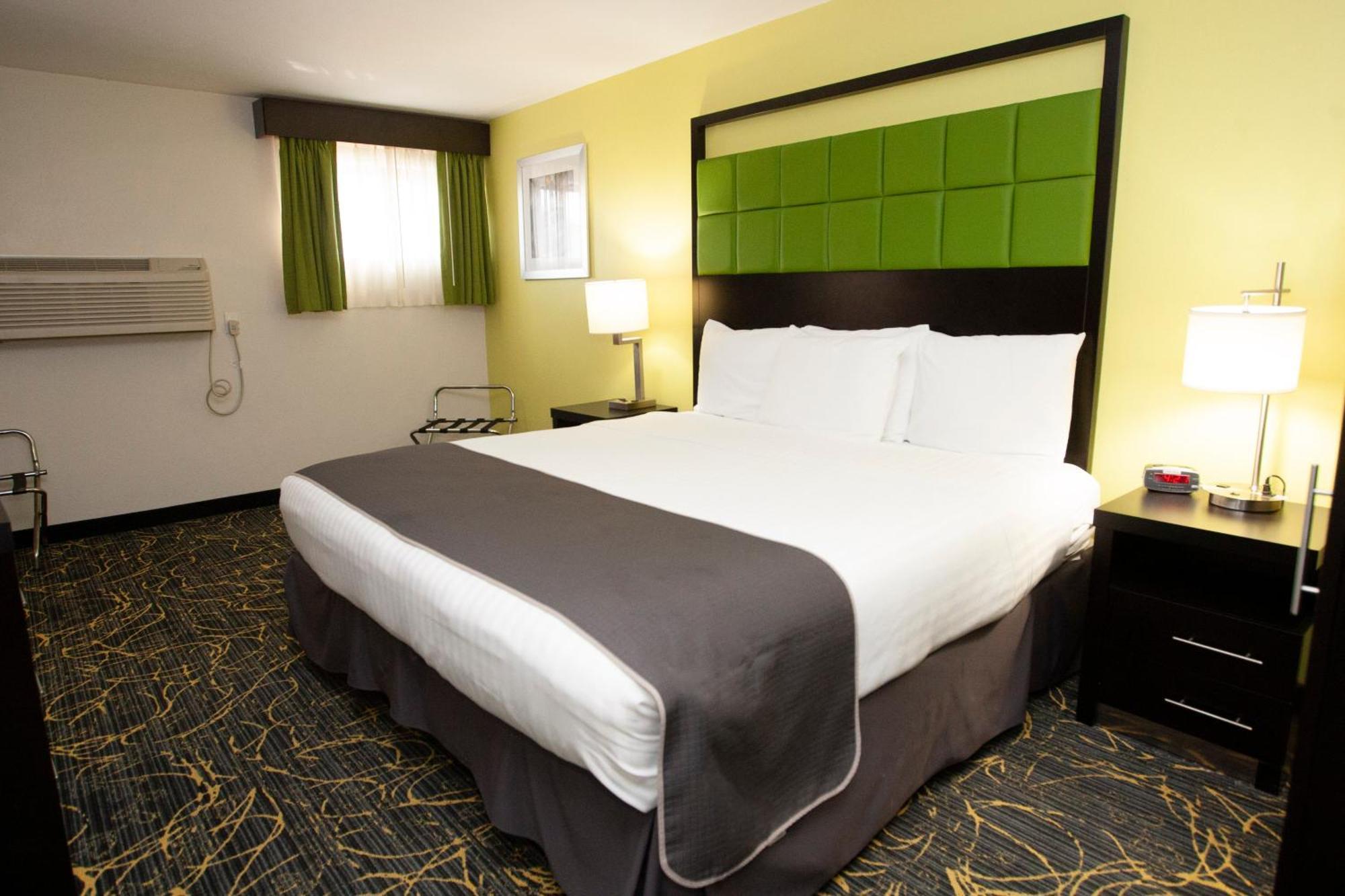 Americinn And Suites By Wyndham Delafield-Waukesha-Milwaukee Eksteriør billede