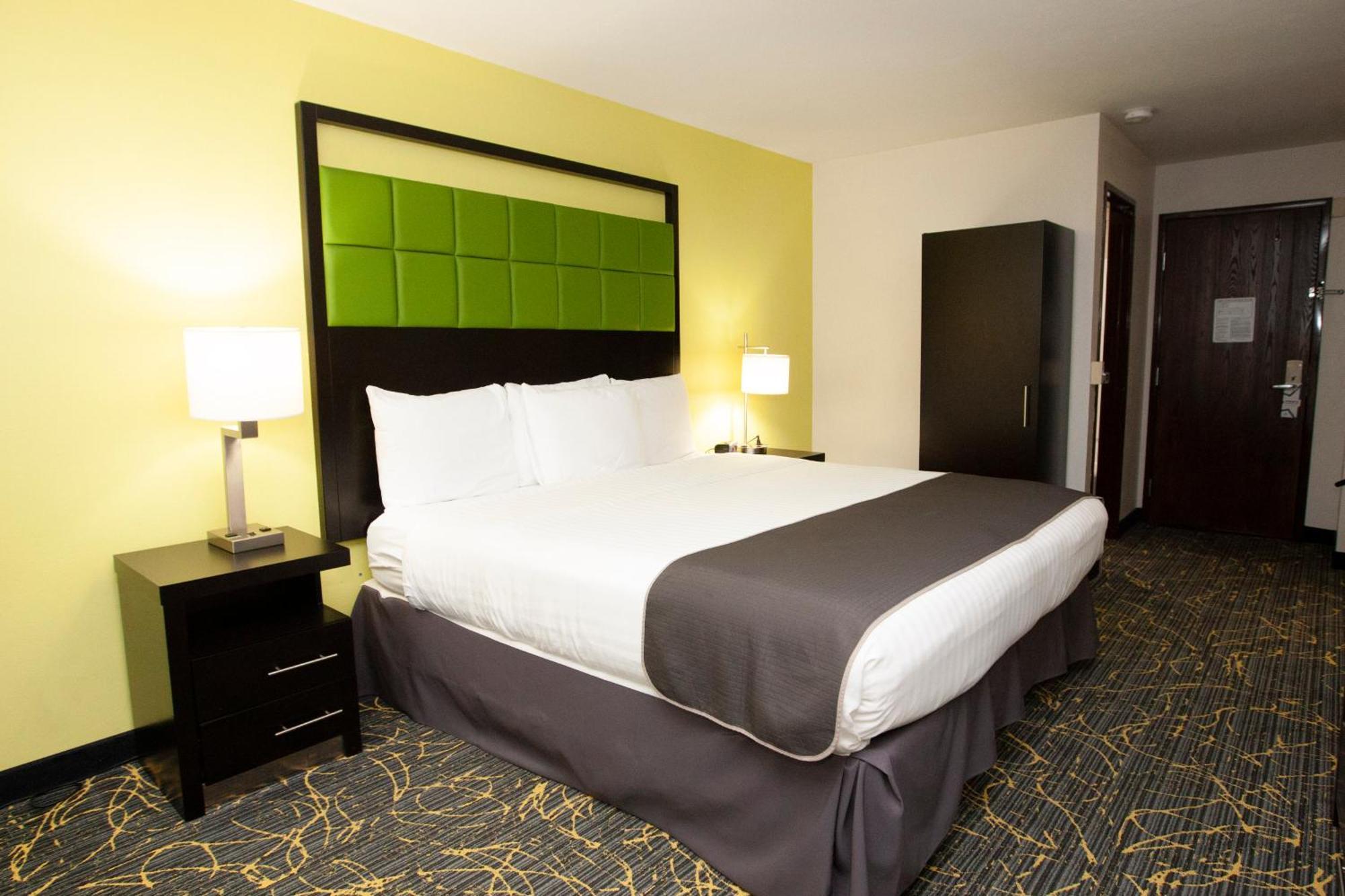 Americinn And Suites By Wyndham Delafield-Waukesha-Milwaukee Værelse billede