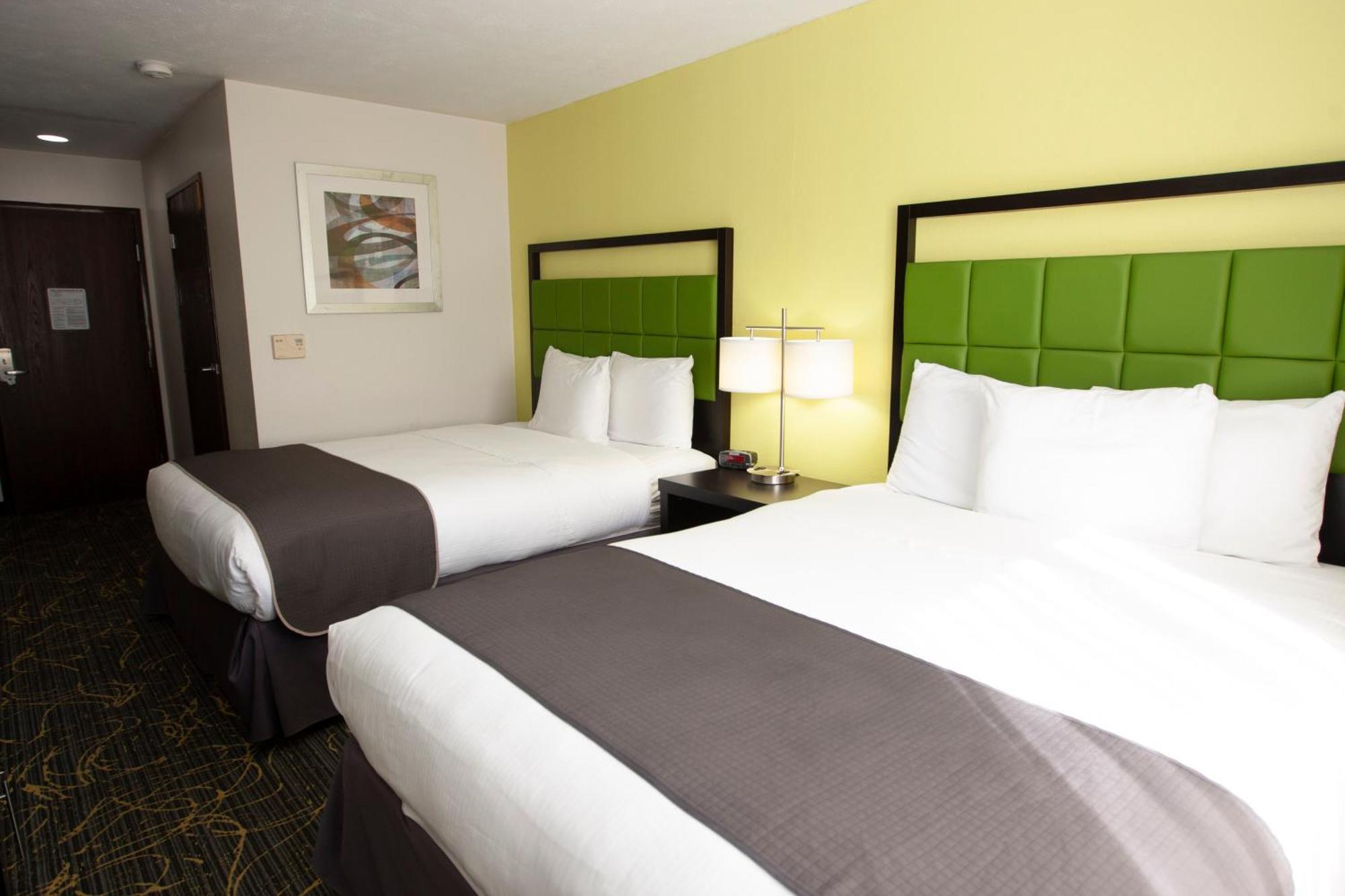 Americinn And Suites By Wyndham Delafield-Waukesha-Milwaukee Værelse billede