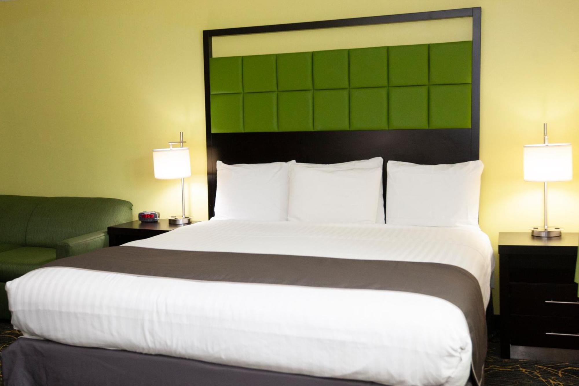 Americinn And Suites By Wyndham Delafield-Waukesha-Milwaukee Værelse billede