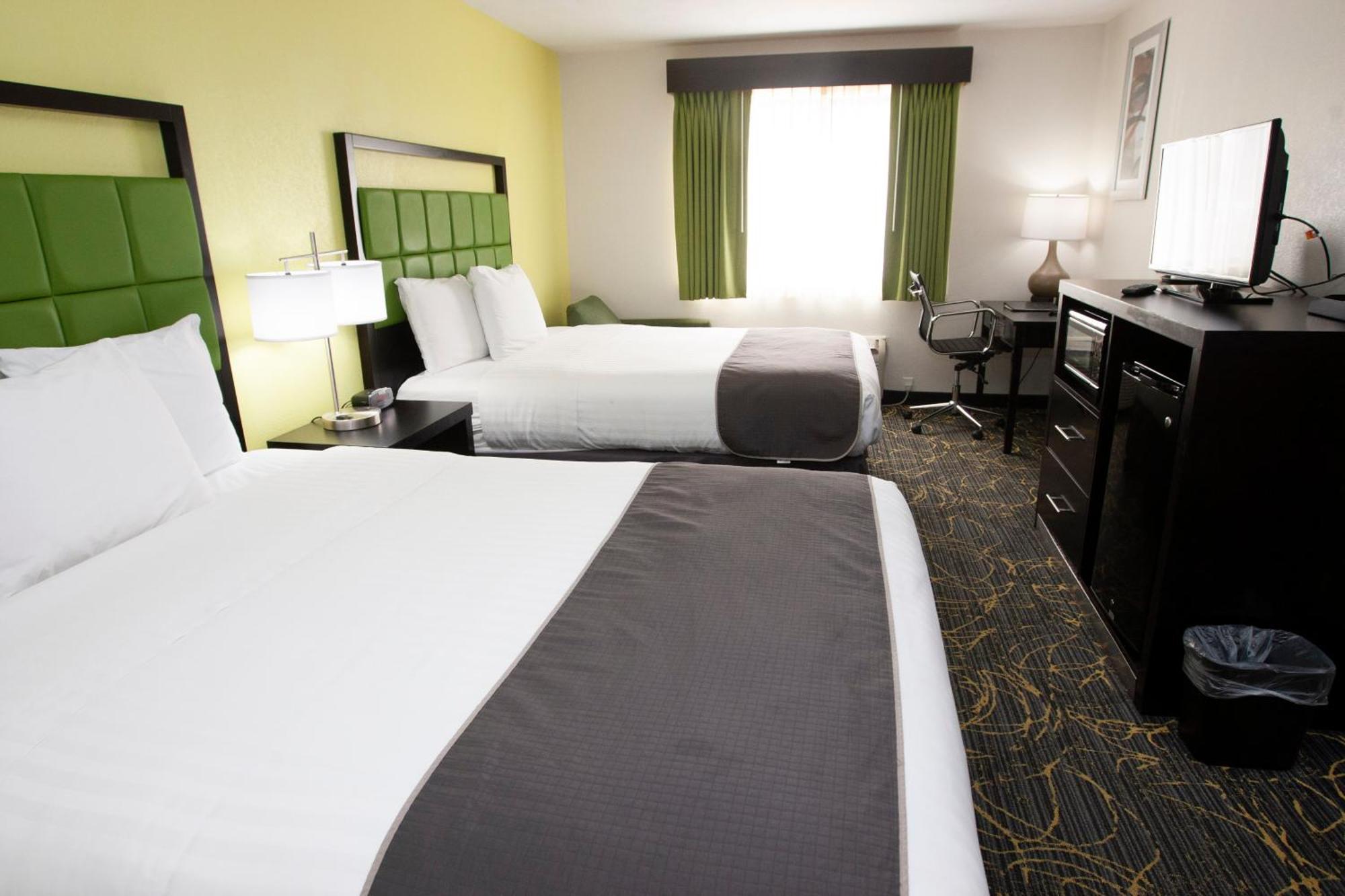 Americinn And Suites By Wyndham Delafield-Waukesha-Milwaukee Eksteriør billede